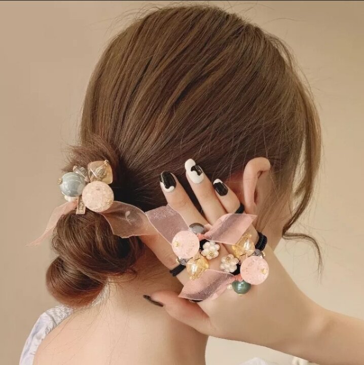 Cột tóc đính đá pha lê sang trọng phong cách Hàn Quốc