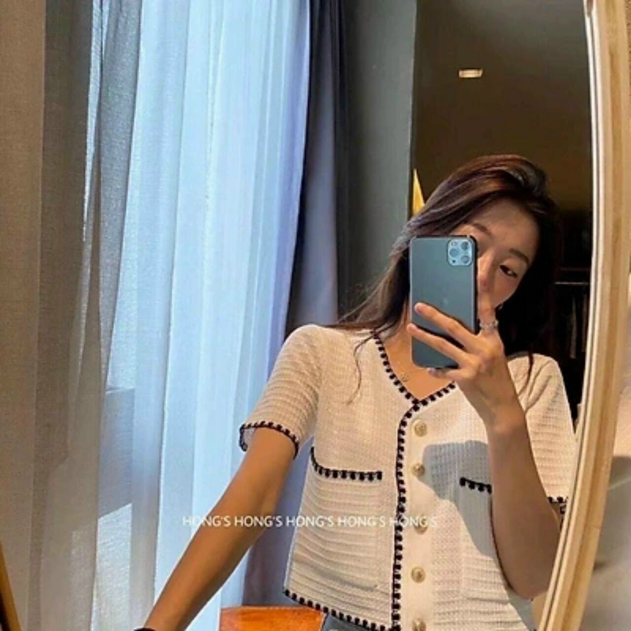 Áo Croptop Gân Cổ V Phối Ren