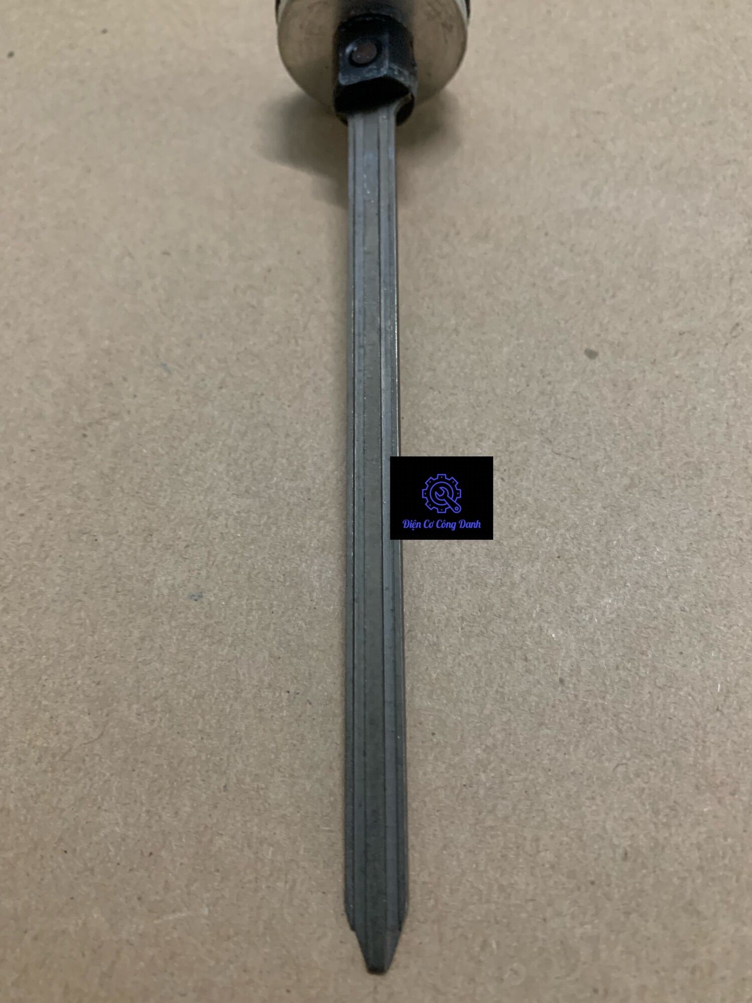 Lưỡi gà súng bắn đinh F50