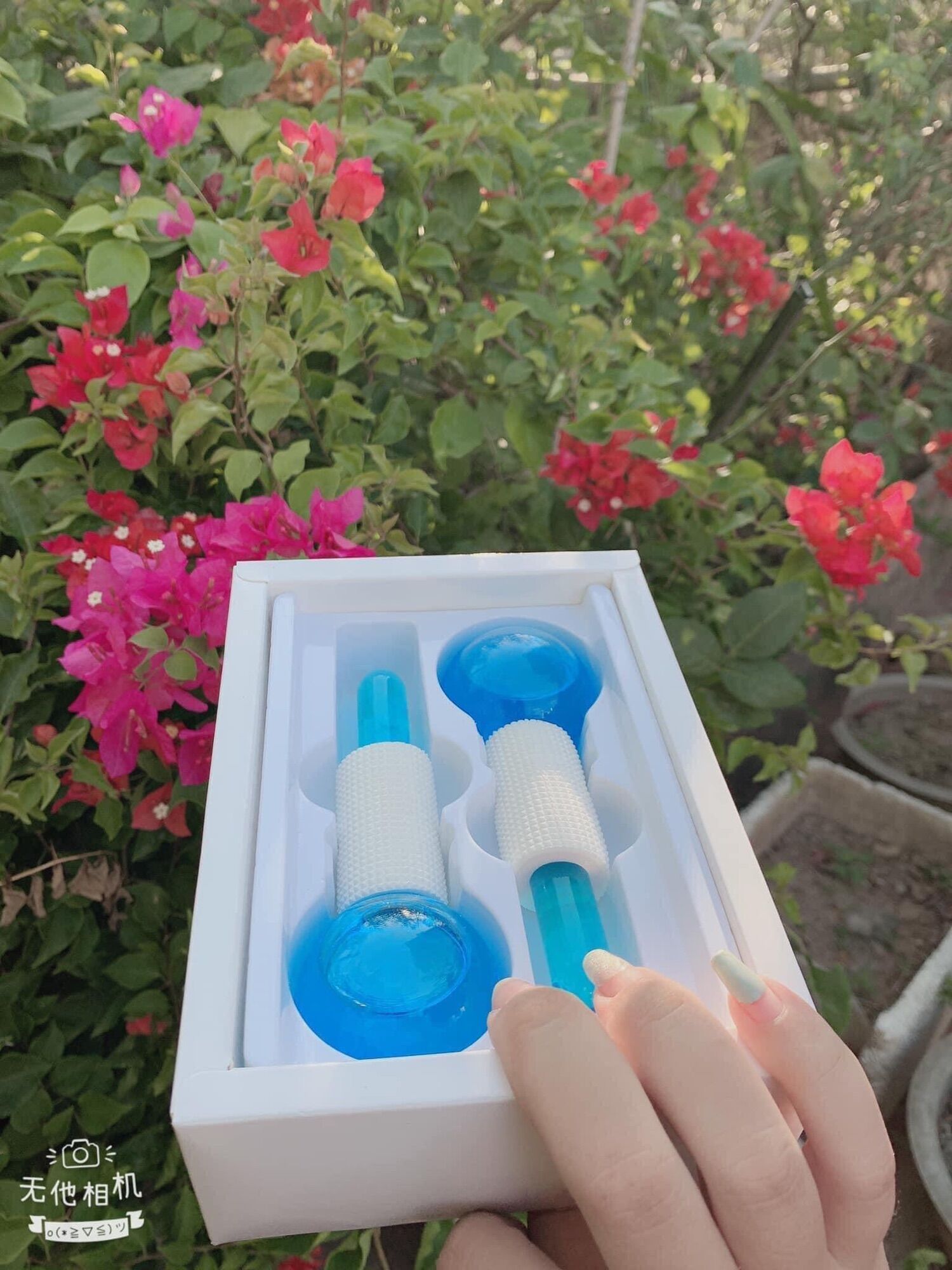 Quả cầu lạnh massage mặt đẩy tinh chất