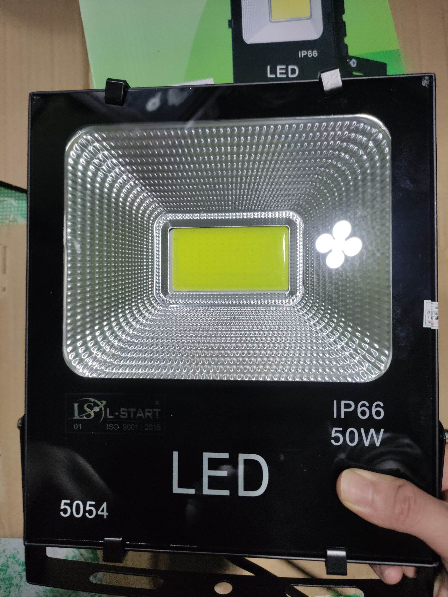 Đèn pha led 50w COB đủ công suất kháng nước