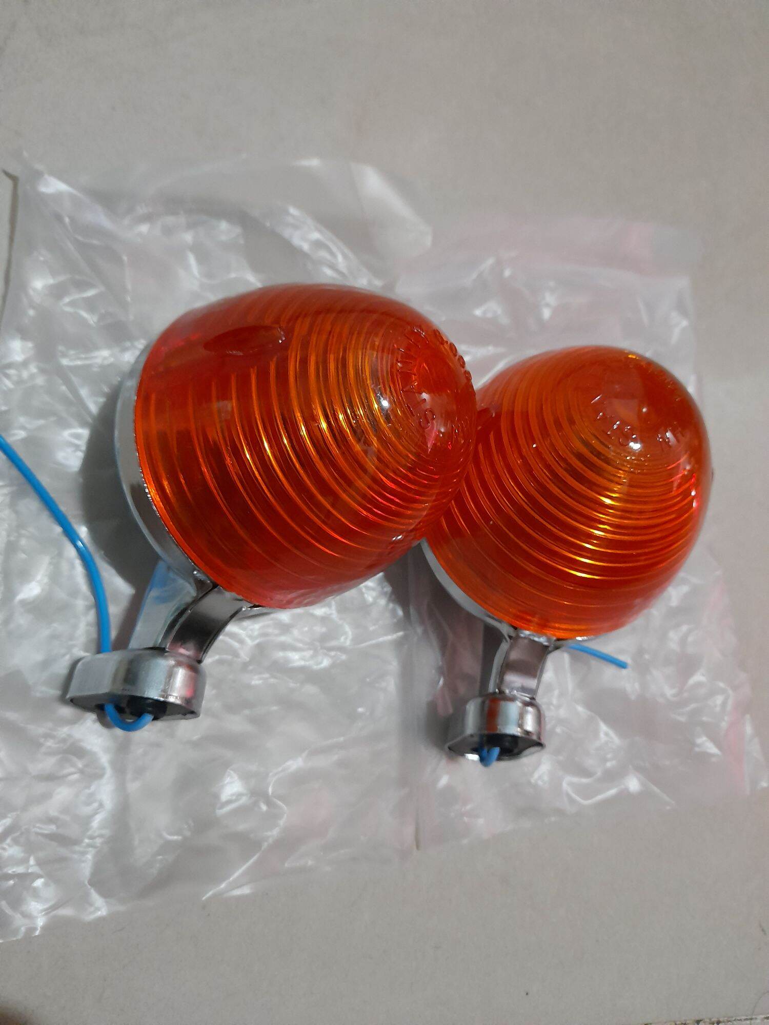 Cặp đèn xi nhan xe 67 sắt xi.