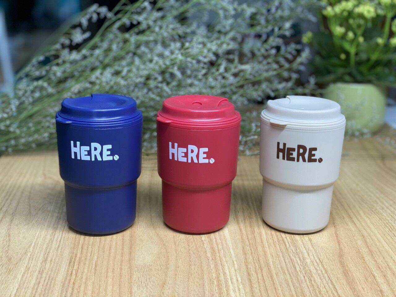 Cốc uống trà coffe có lỗ cắm ống hút kèm nắp xoay nhật bản