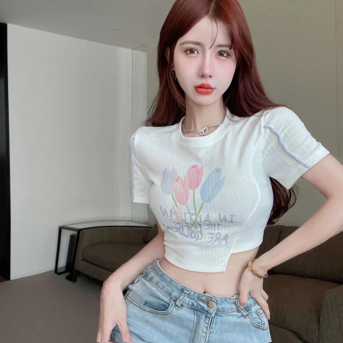 Áo croptop hoa tulip xinh đẹp