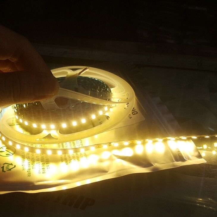 Led dây dán 2835 bản 5mm 120 led / 1m điện 12v- cuôn 5m đèn led dây dán 2835 bản 5mm 120 led /1m