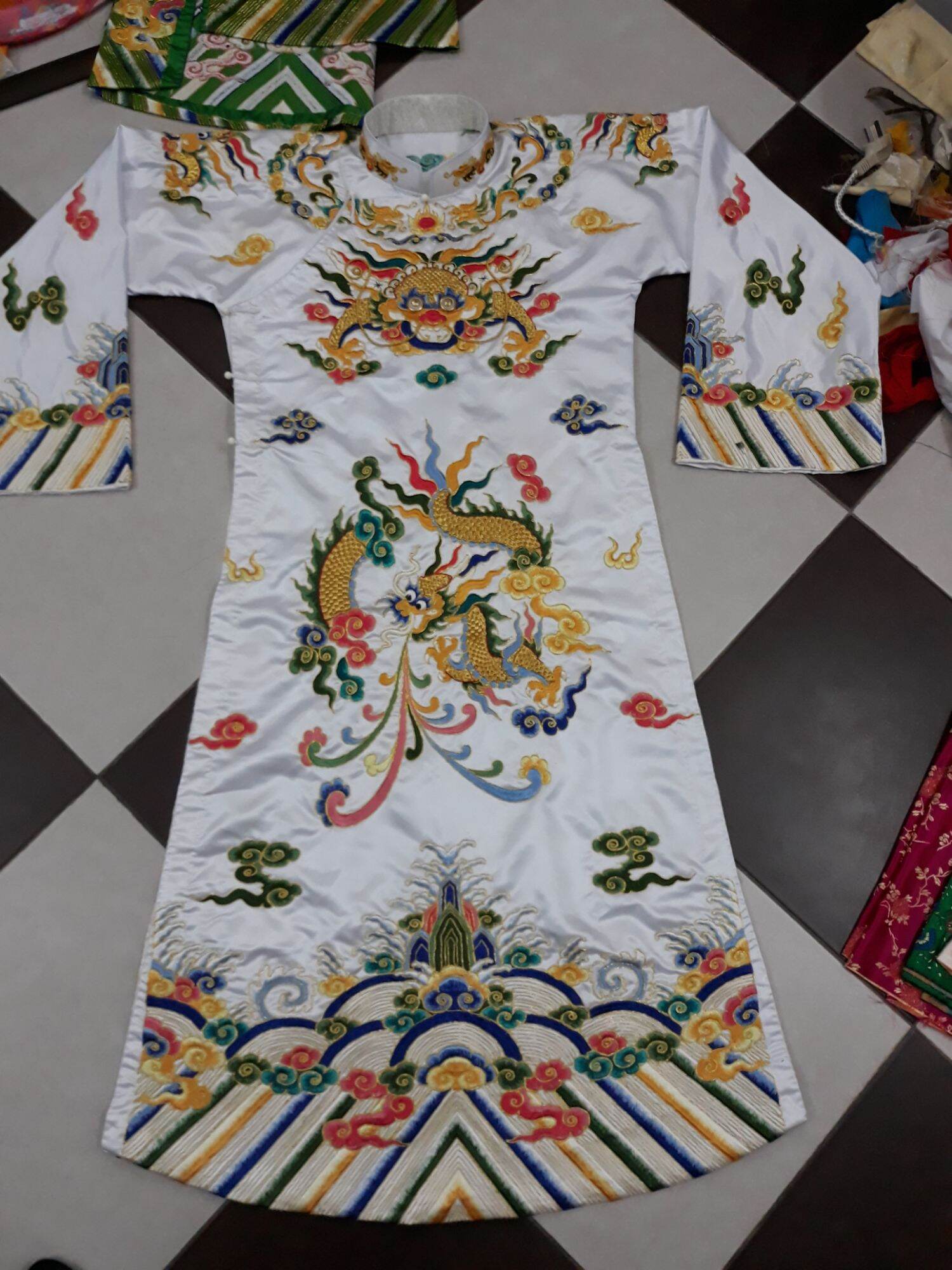 Áo quan lớn thêu