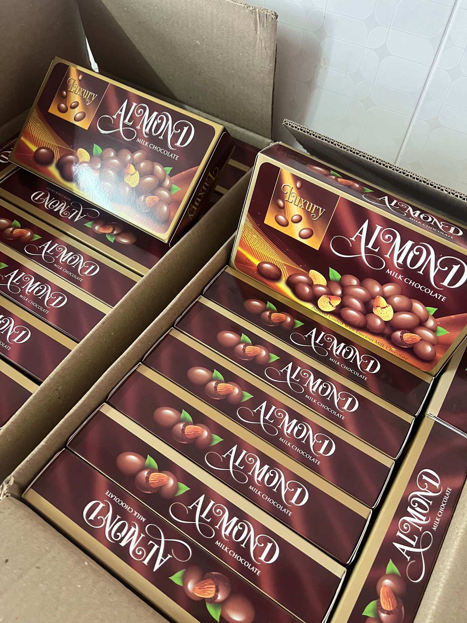 Kẹo Sô Cô La Al Mond Luxury Gold Nhân Hạnh Nhân Hộp 200G