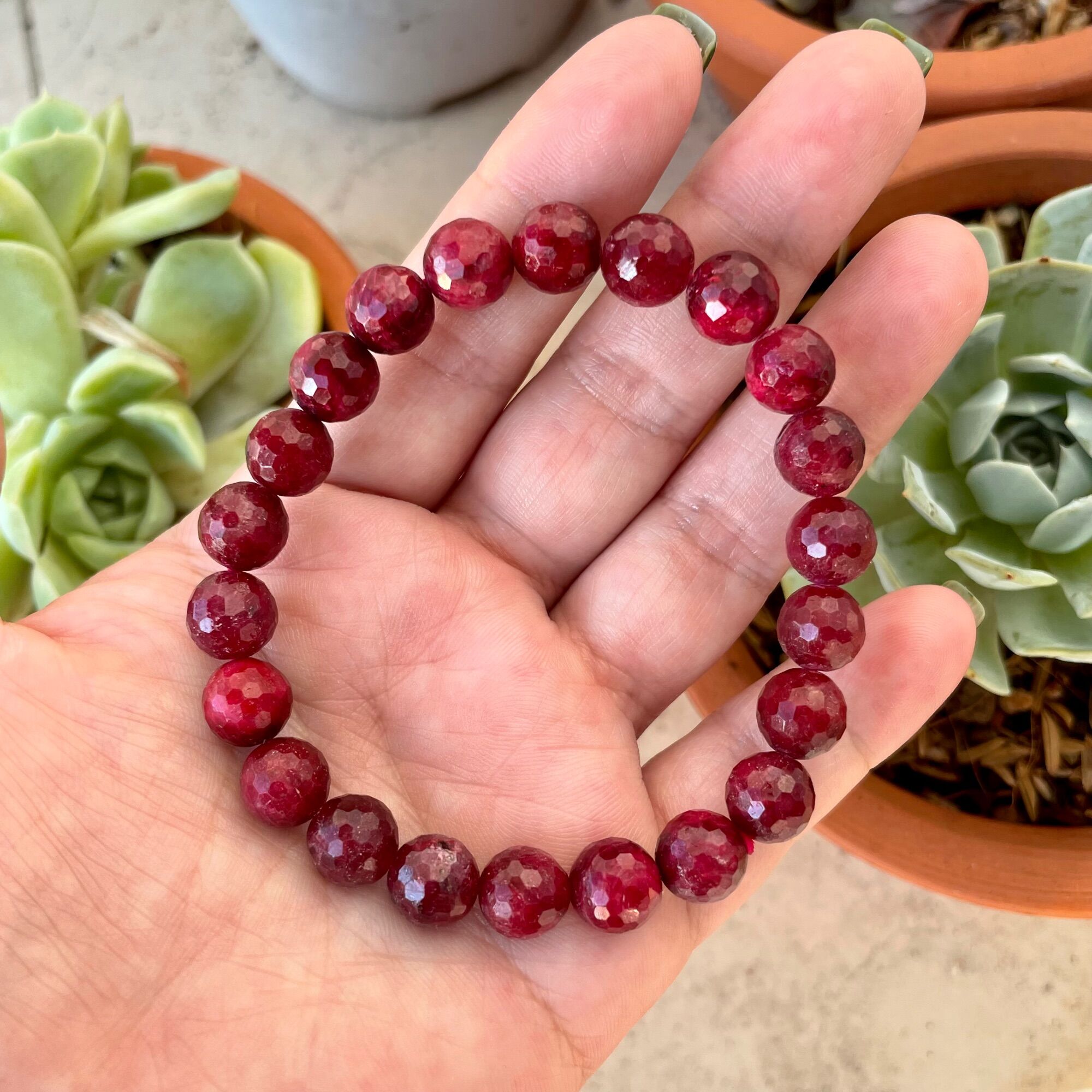 Vòng tay Ruby Nam Phi màu đỏ mận giác ánh đẹp