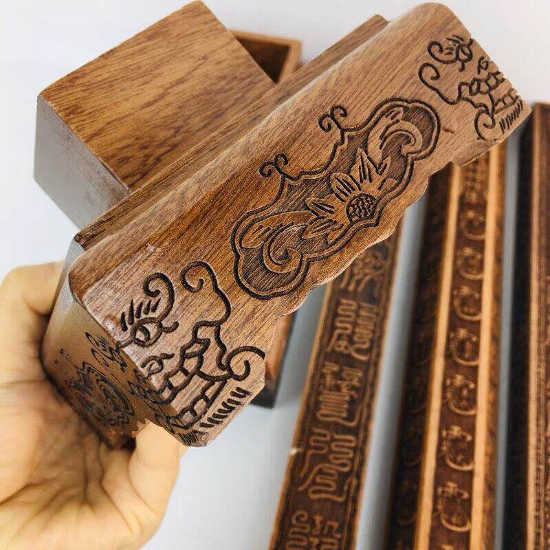 Tam Kiện Thần Xích