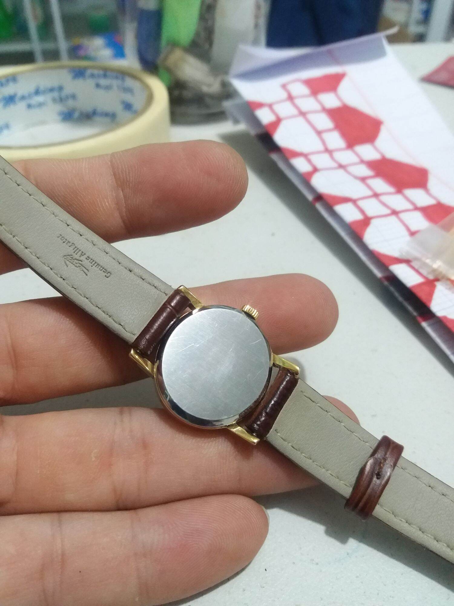 Đồng hồ cơ cổ hàng hiệu dành cho nữ,sai 20mm không đo núm..cơ cost nữ, lacke vàng mới, triện đầy đủ