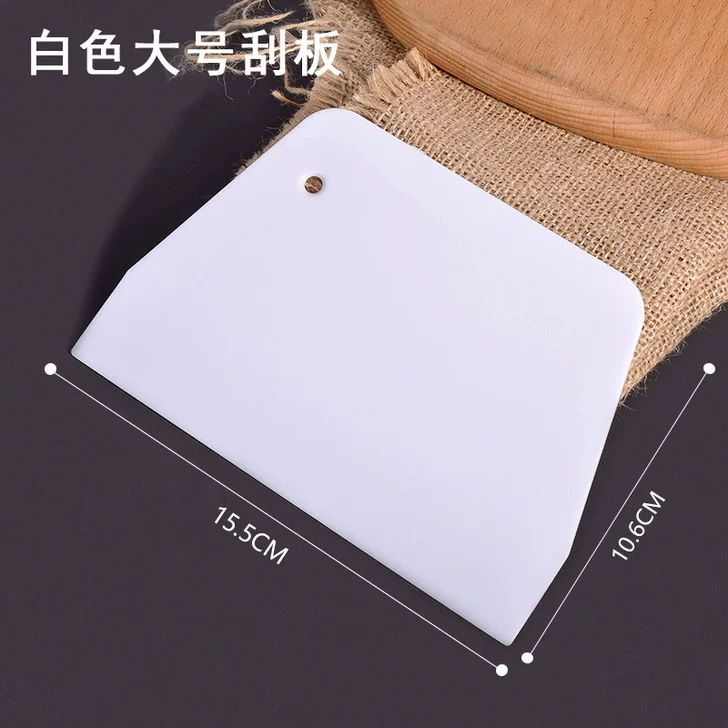Miếng cắt/ vét bột bằng nhựa