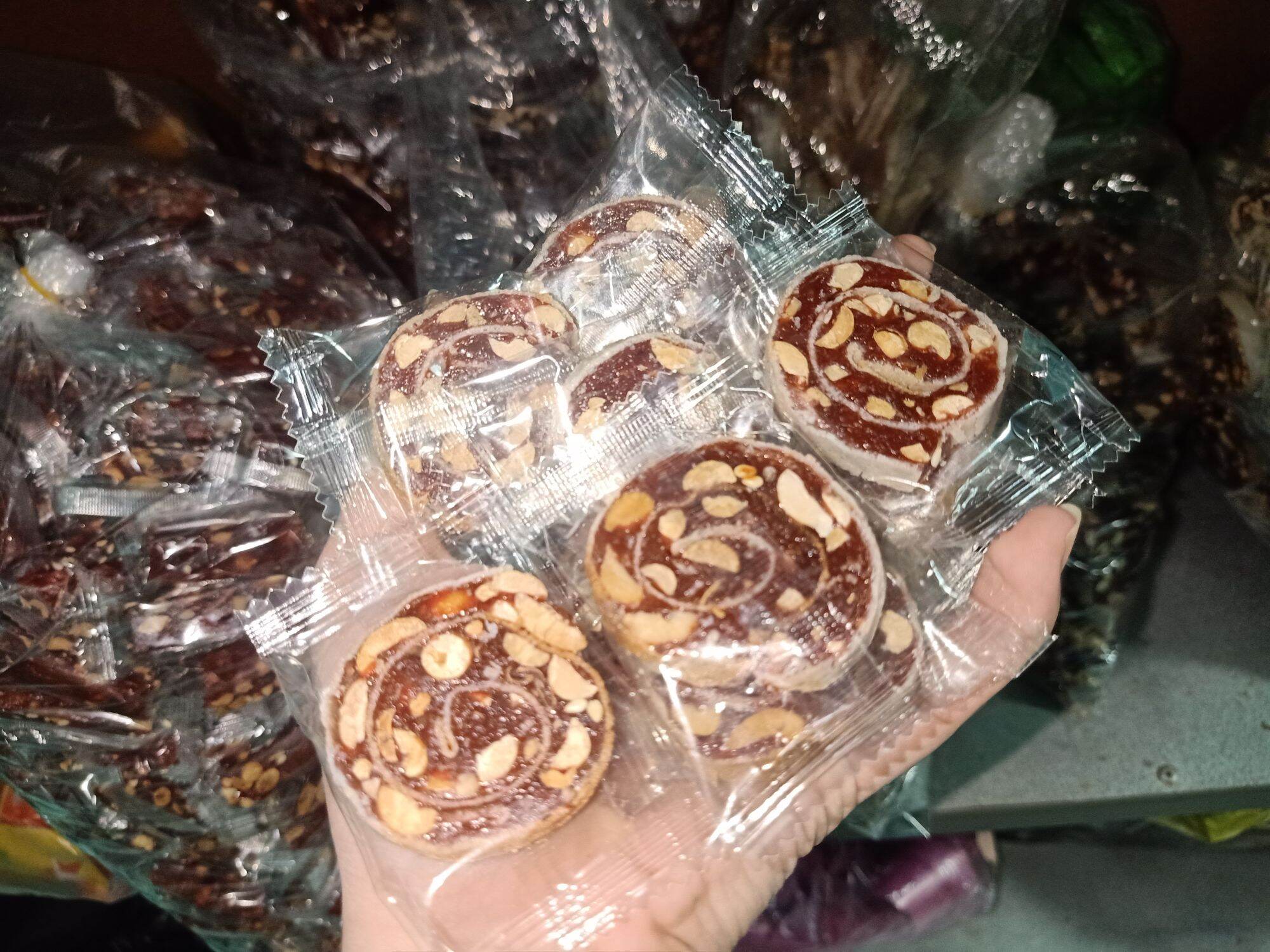 KẸO CHUỐI CUỘN đậu phộng-500g/1Kg