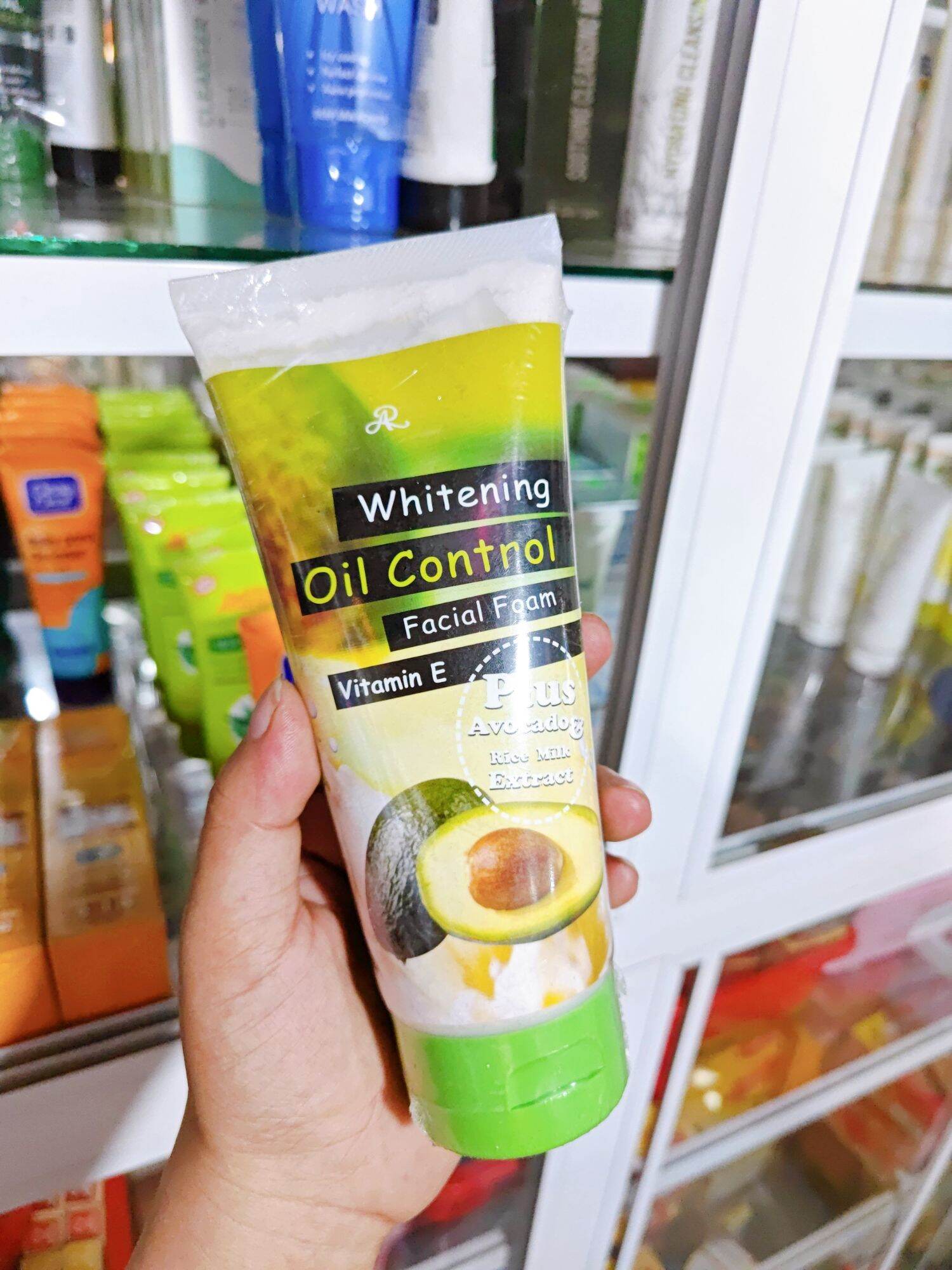 Sữa rửa mặt aron whitening oil control tinh chất bơ 210g