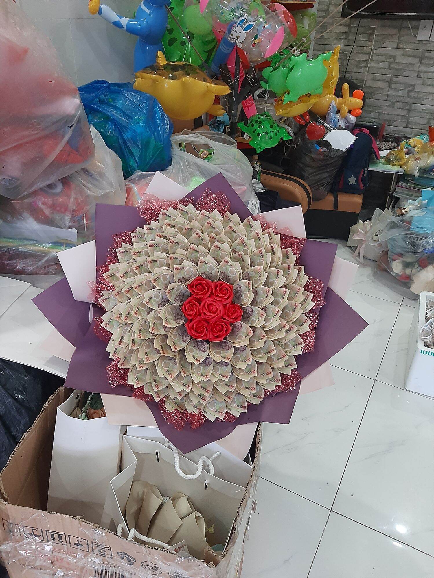 bó hoa năm chục tờ mươi ngàn