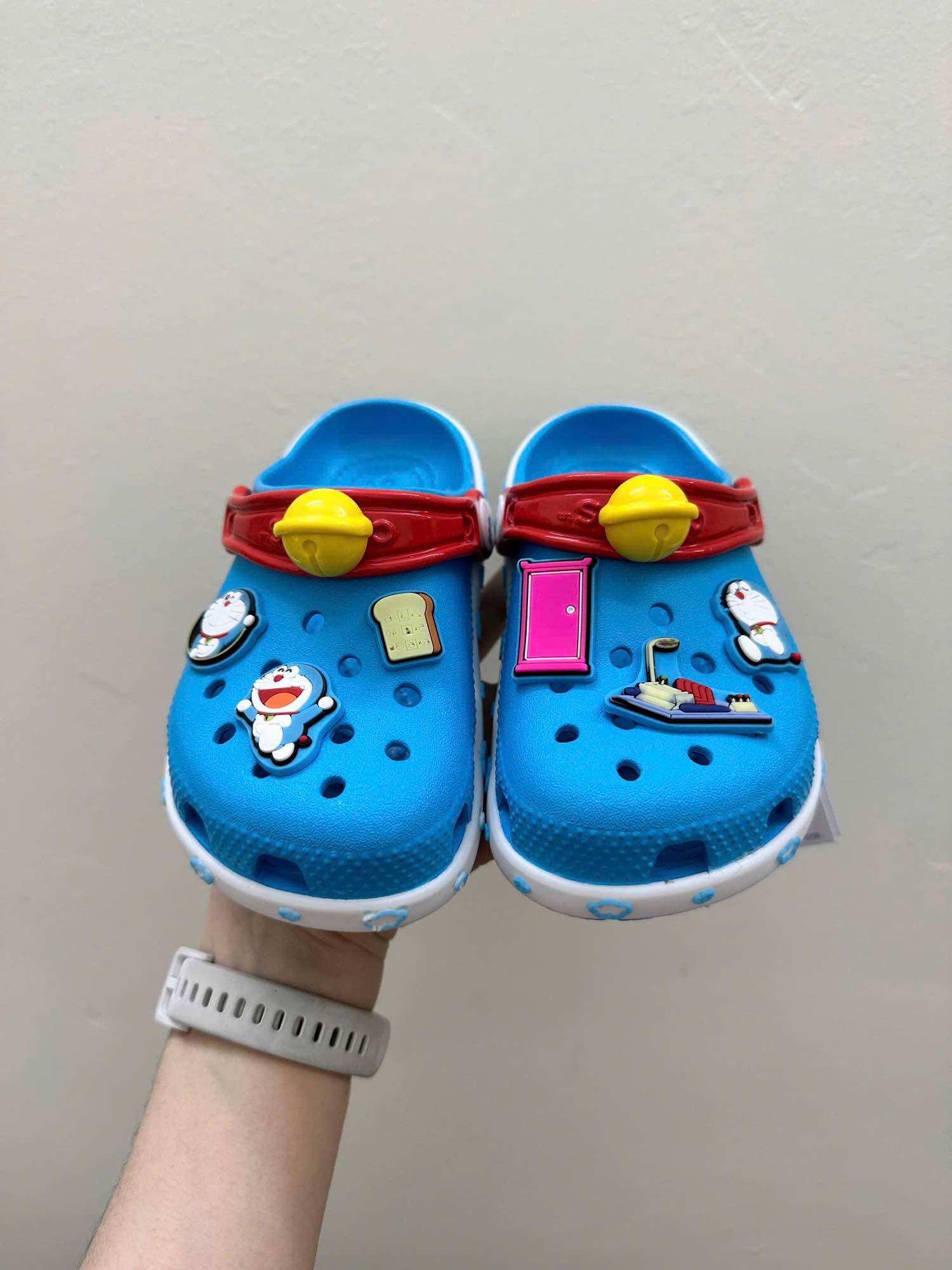 ( sale nhanh) sục crocs chính hãng, sục crocs doremon, c.roc.s shoes giầy dép thời trang nam nữ xịn