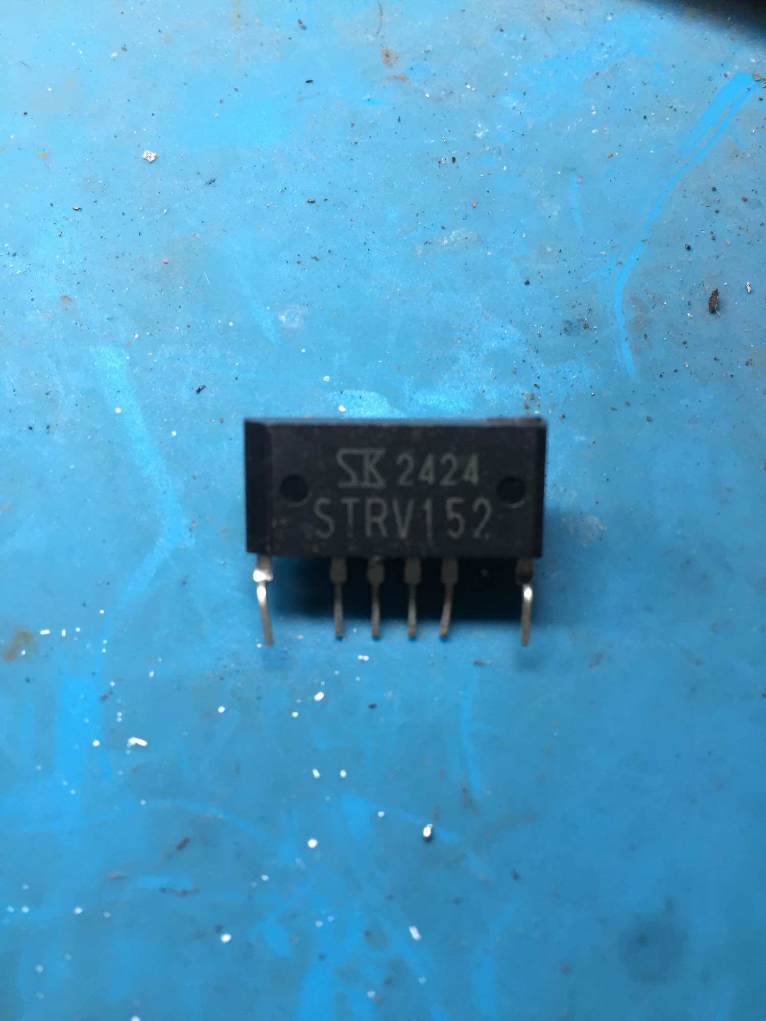 ic nguồn STRV152