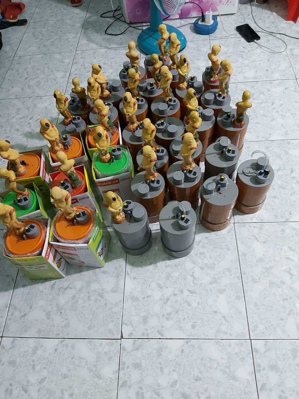 Bình rót ăn nhậuu chú tiểu