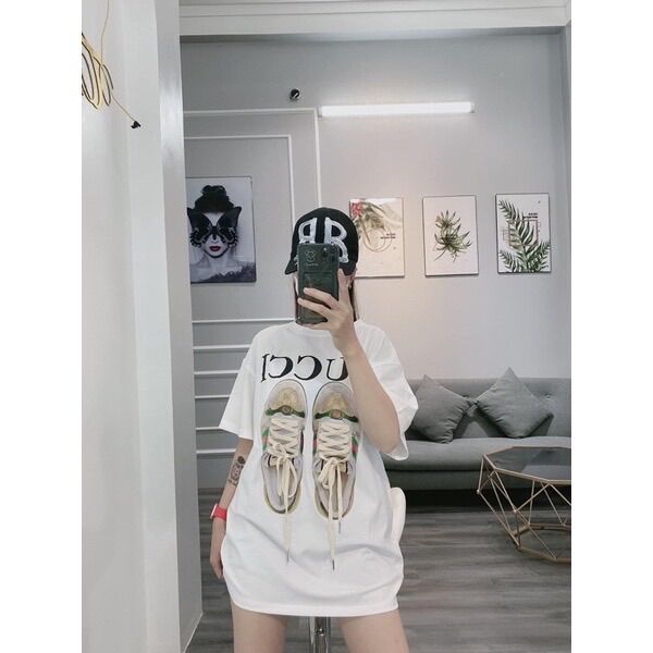 Áo thun form rộng tay lỡ đôi giày gu xì
