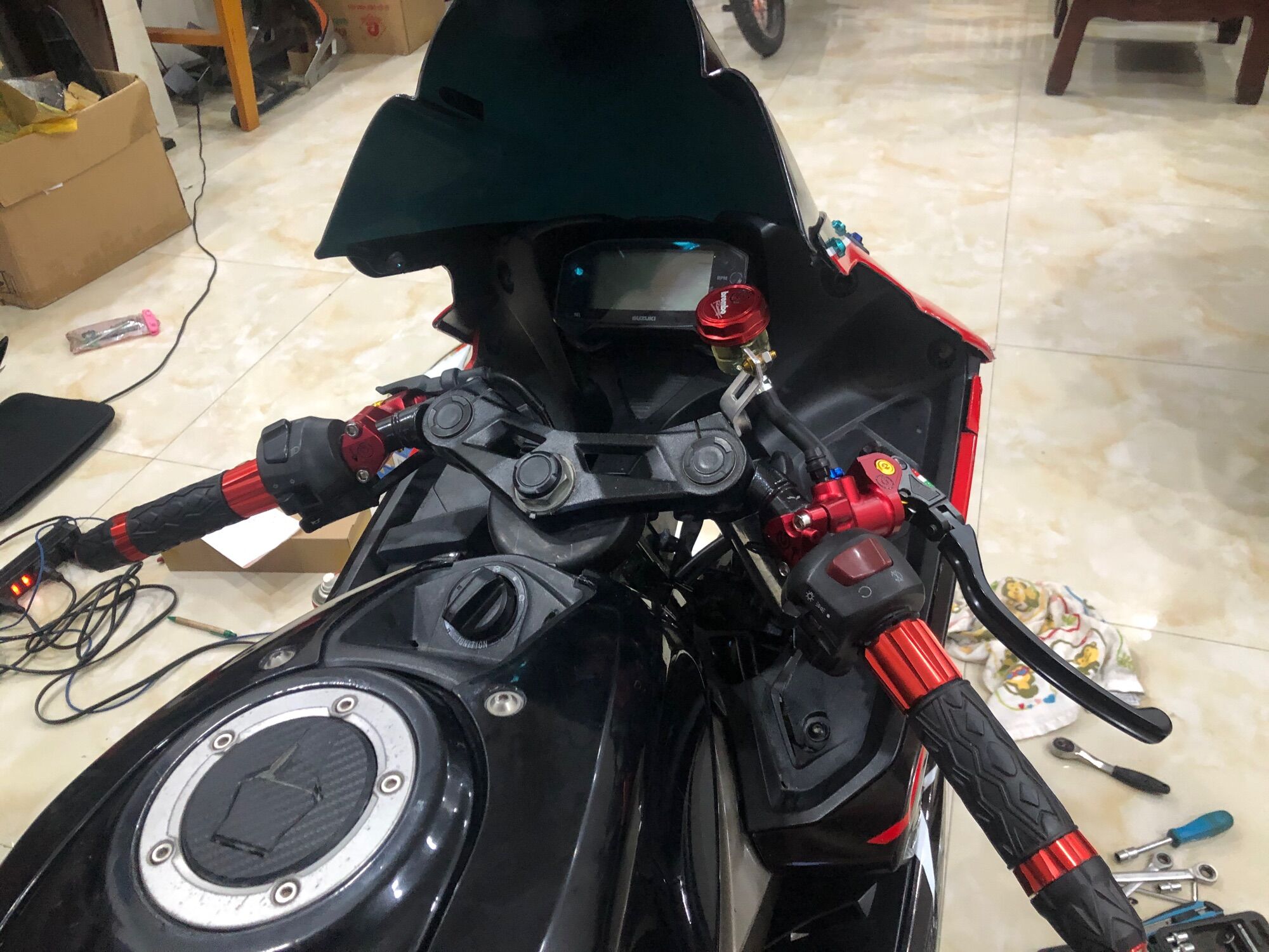 Kính chắn gió độ GSX150R - tem Puig (vui lòng xem chi tiết)