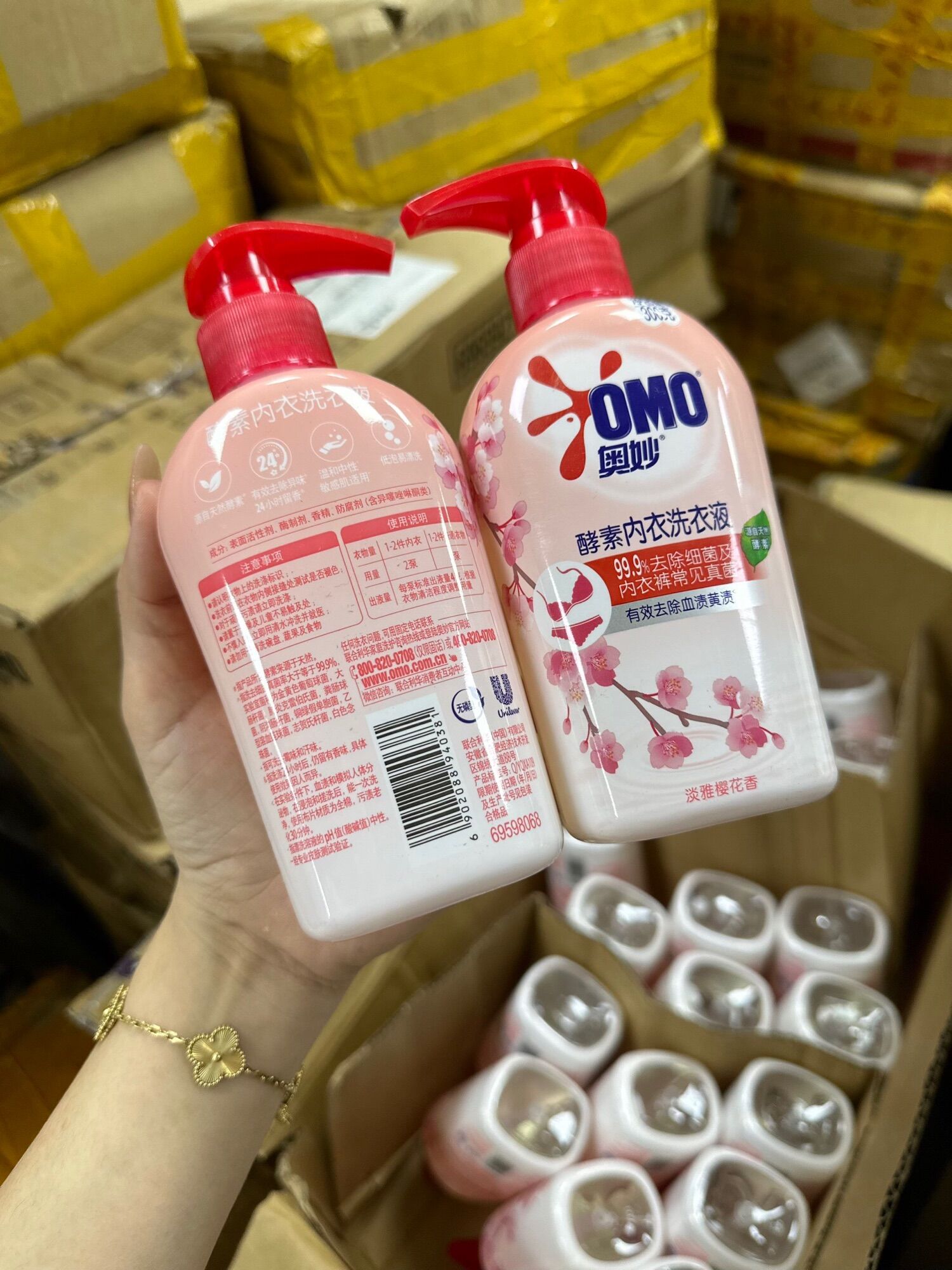 Nước giặt đồ lót omo