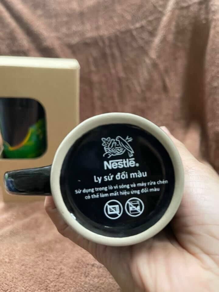 Ly đổi màu hàng KM Milo
