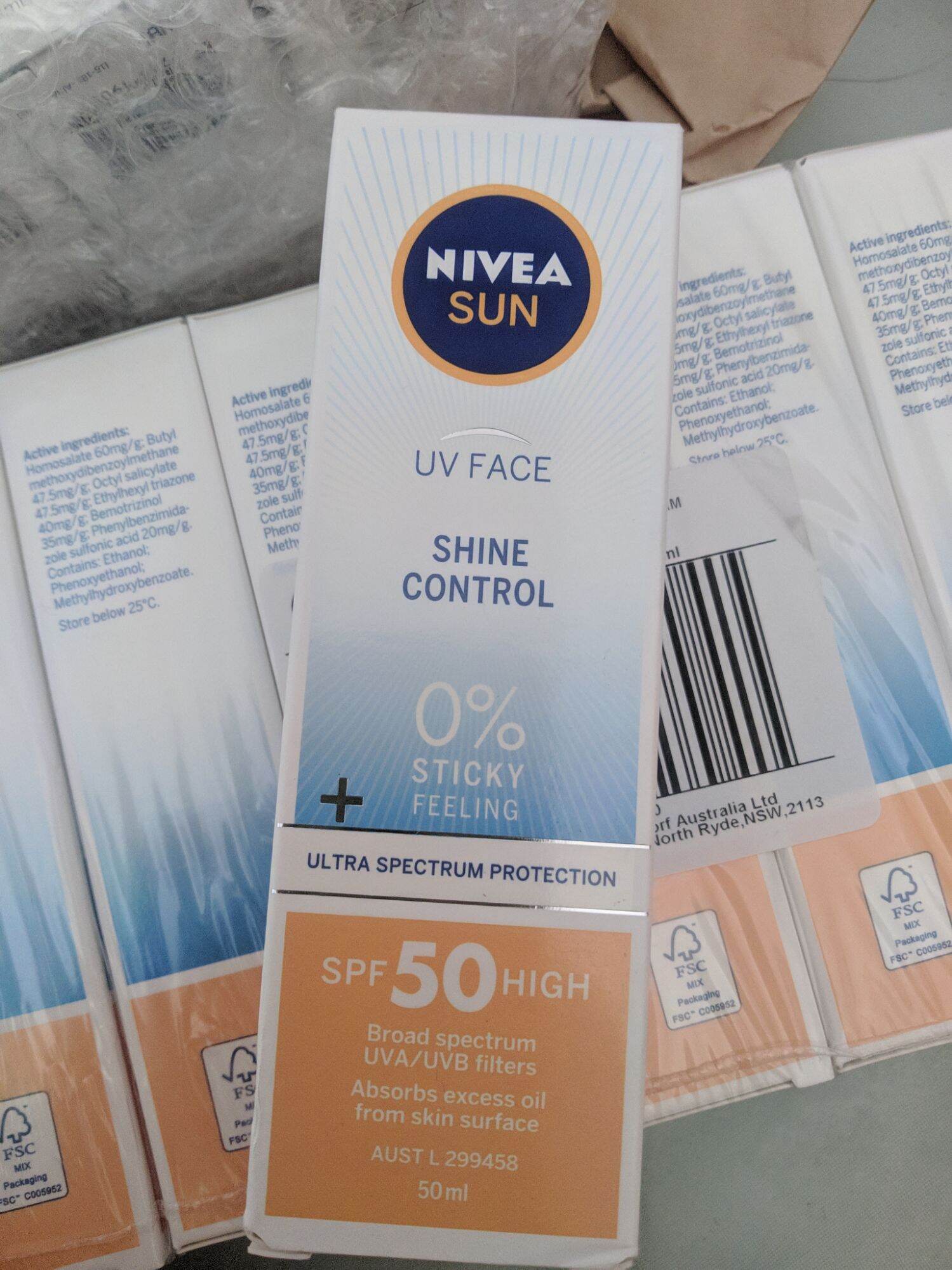 Kem chống nắng Nivea Sun UV Face Shine Control