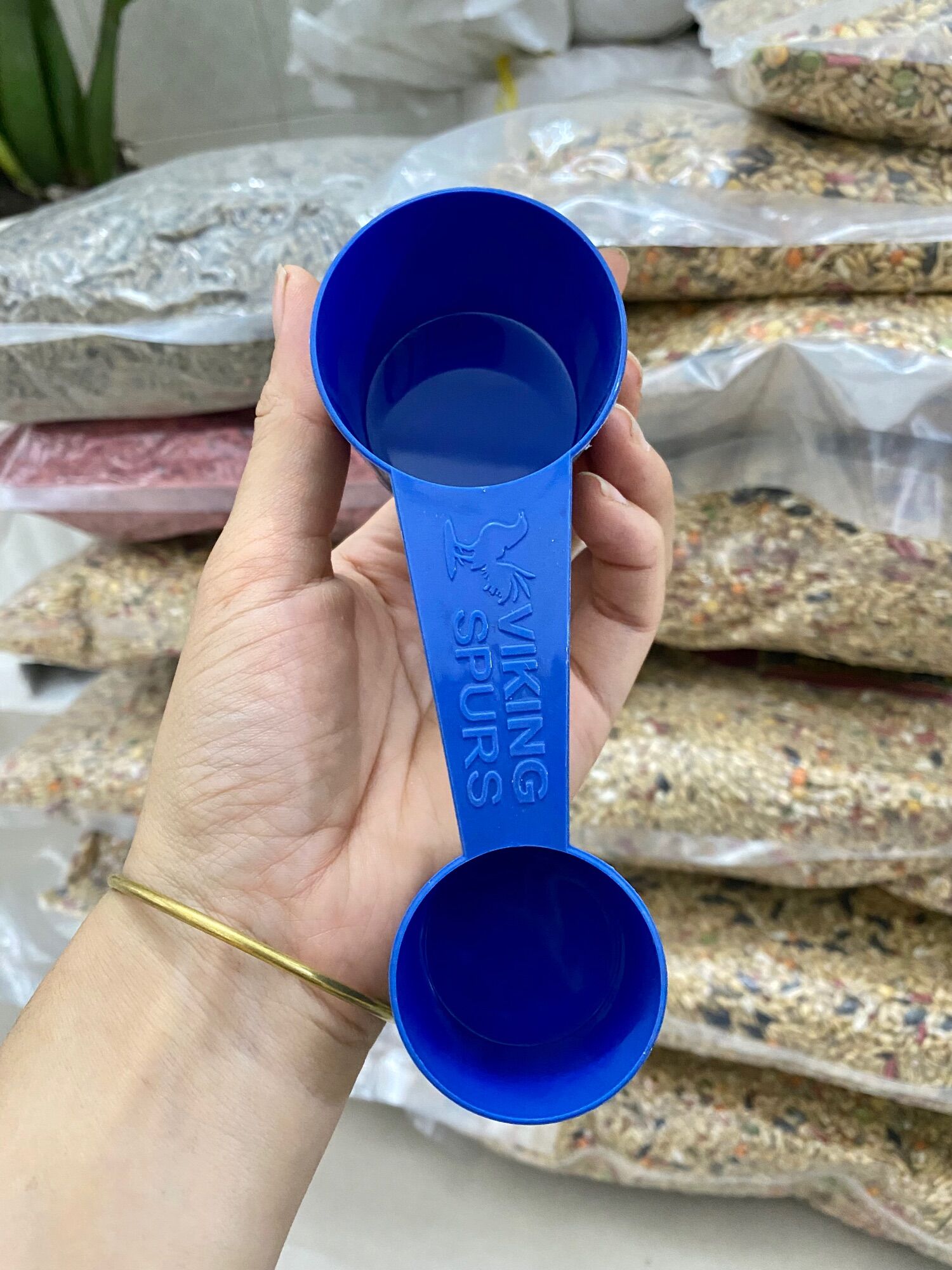 Muỗng định lượng múc thức ăn cho gà