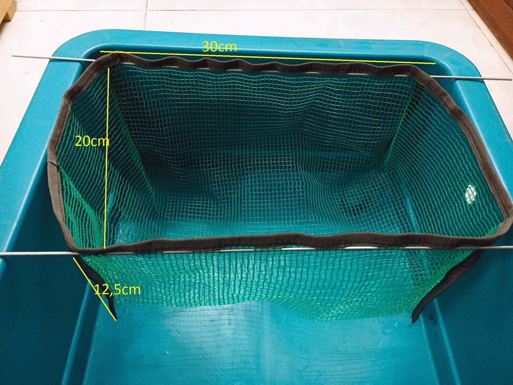 Lồng lưới đẻ cá Guppy dùng cho khay tầng và khay 16l
