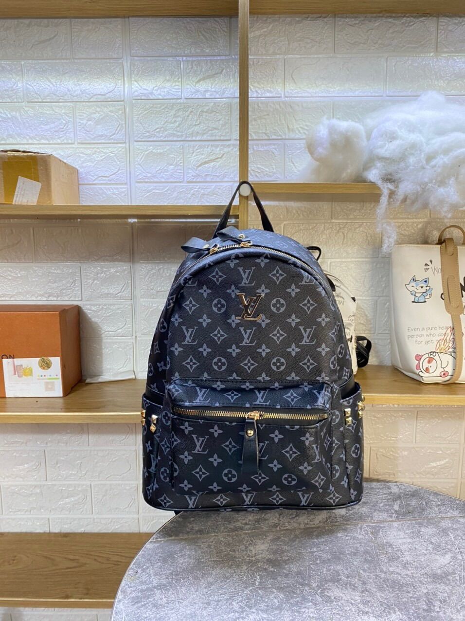 Balo da màu đen chữ xanh to mang đi học size 40