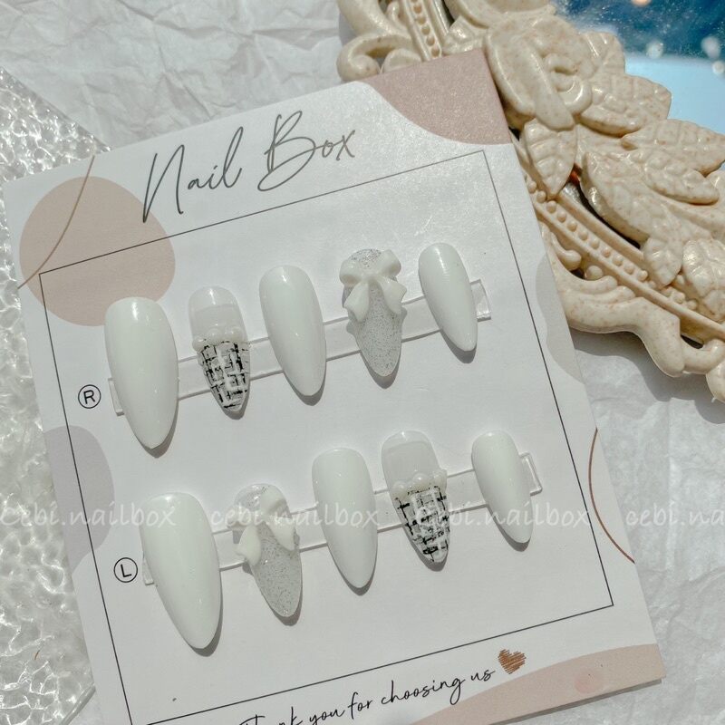 Nailbox móng tay giả thiết kế Huyền Trang Nail kẻ sọc đính nơ làm theo size tay
