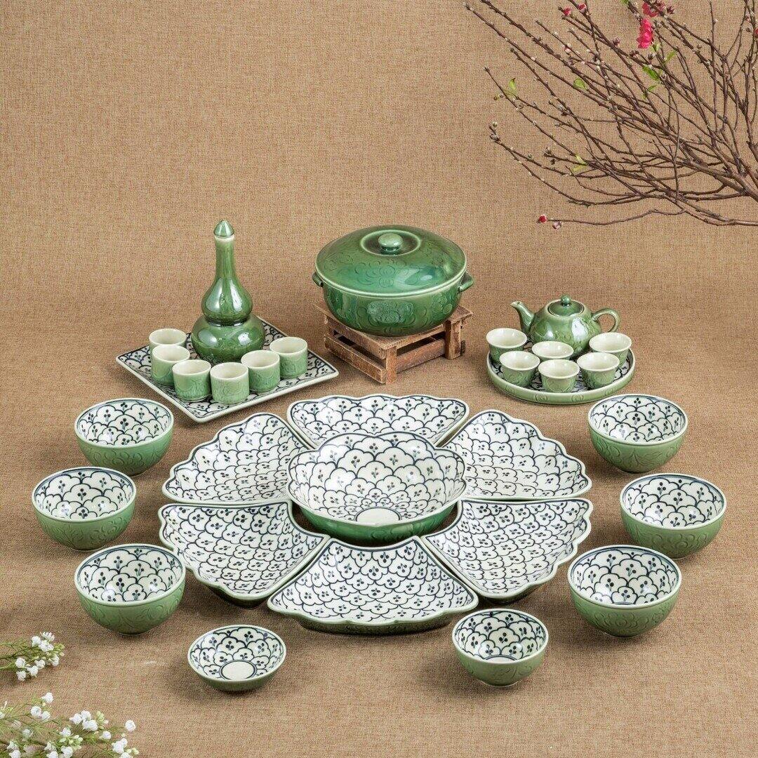 Hàng gốm sứ Bát Tràng.
