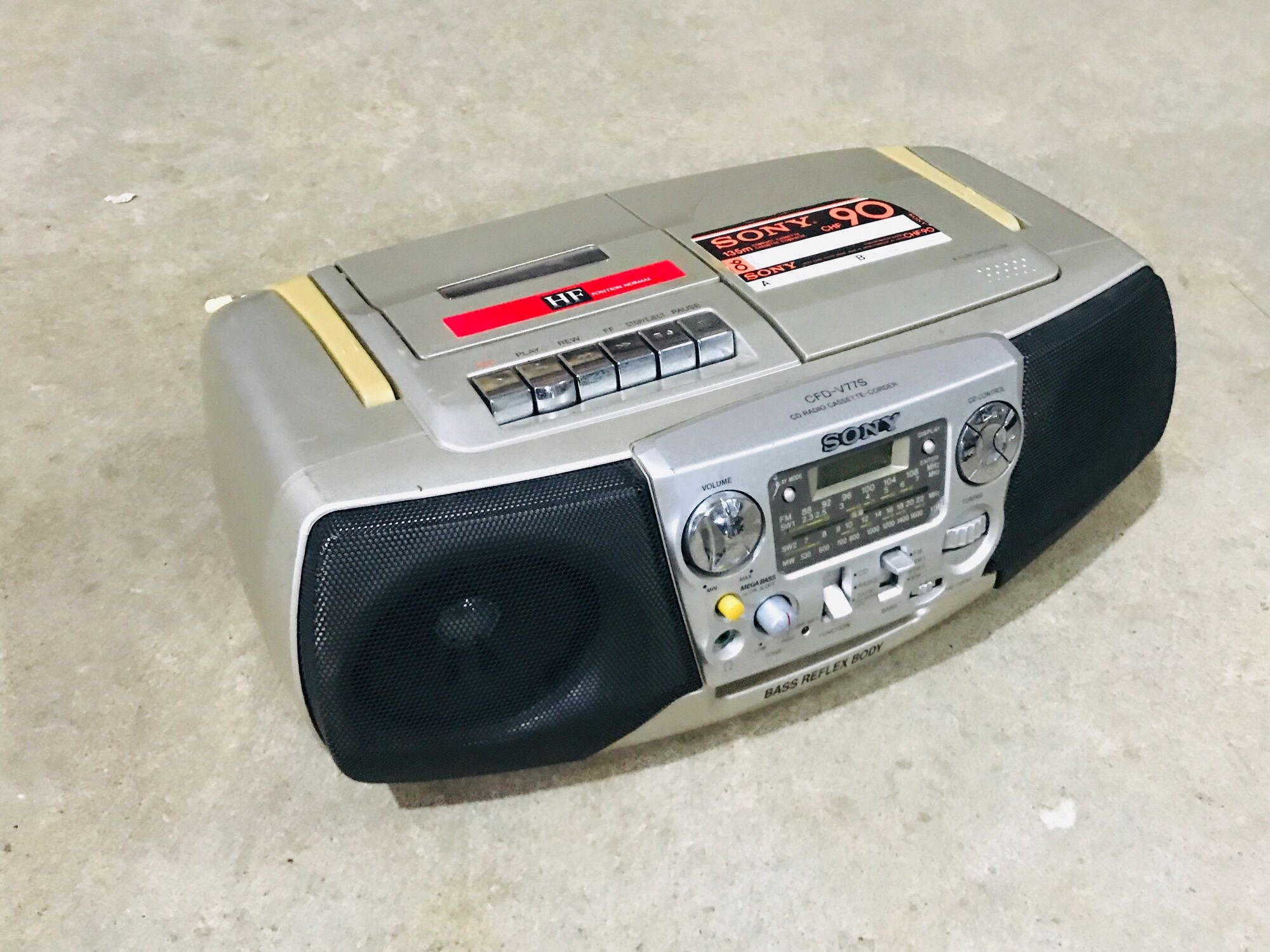 Đài Sony CFD-V77S chạy hoàn hảo