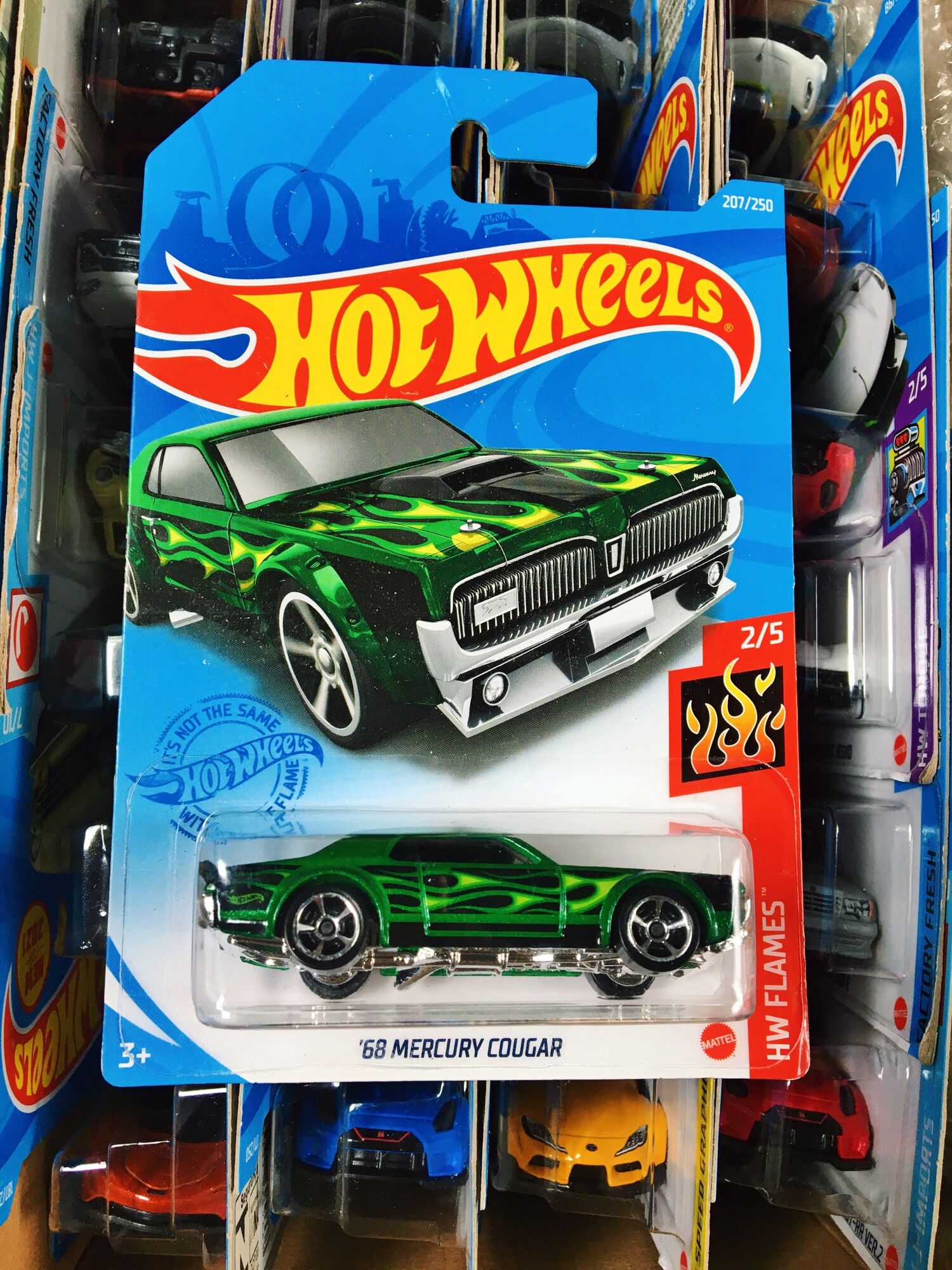 Xe mô hình hot wheels tỉ lệ 1:64 "68 mercury cougar "