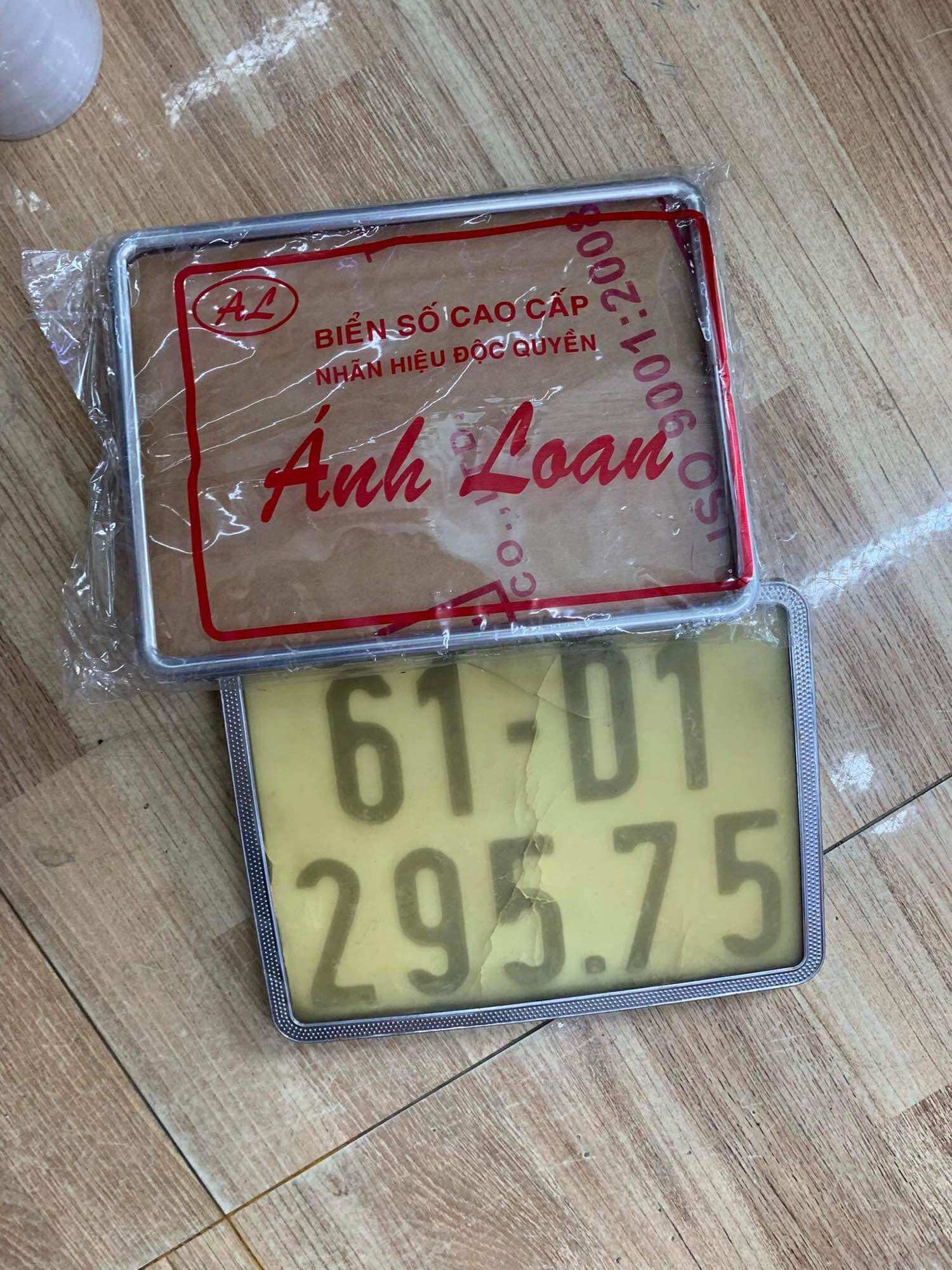 Hộp mica biển số