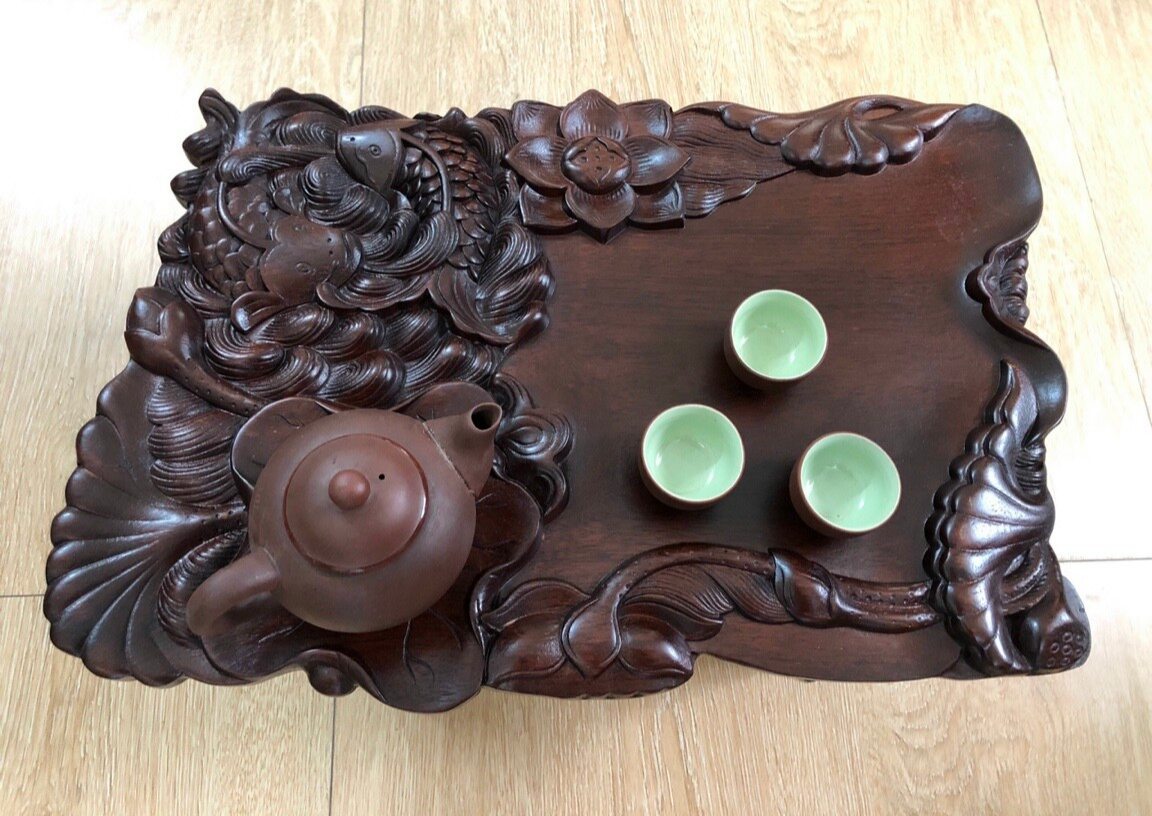 KHAY TRÀ SEN CÁ GỖ GỤ 50x30cm