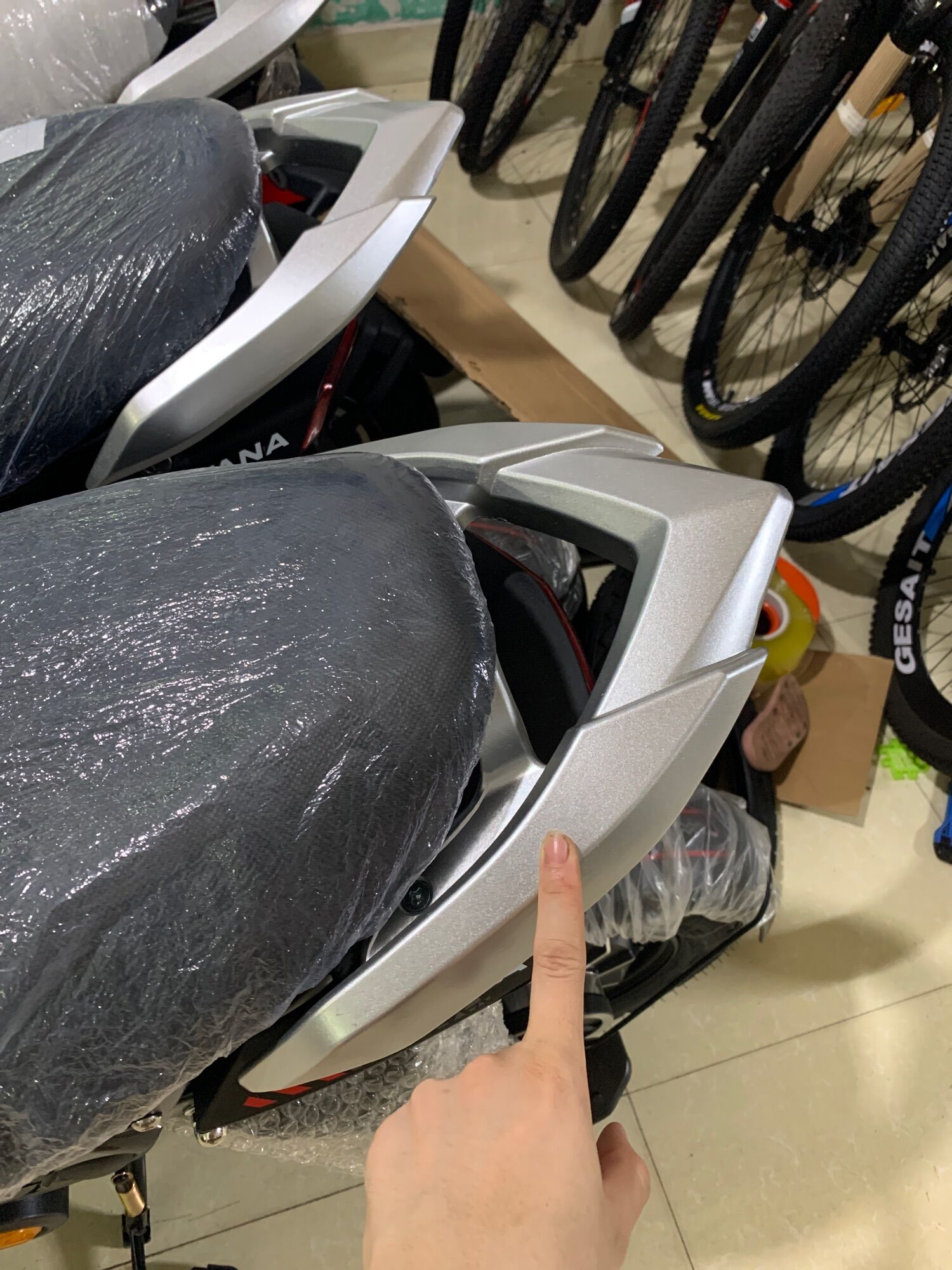 Tay Dắt Xe Điện  M133 ( màu đen )