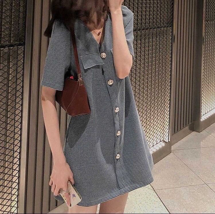 Váy kẻ ngắn tay + váy hoa hồng