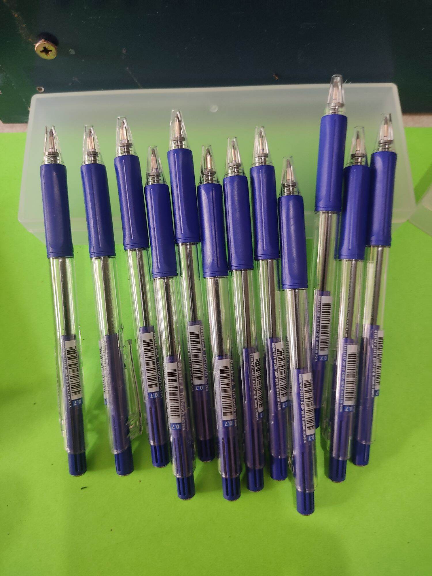5 cây bút Double A xanh