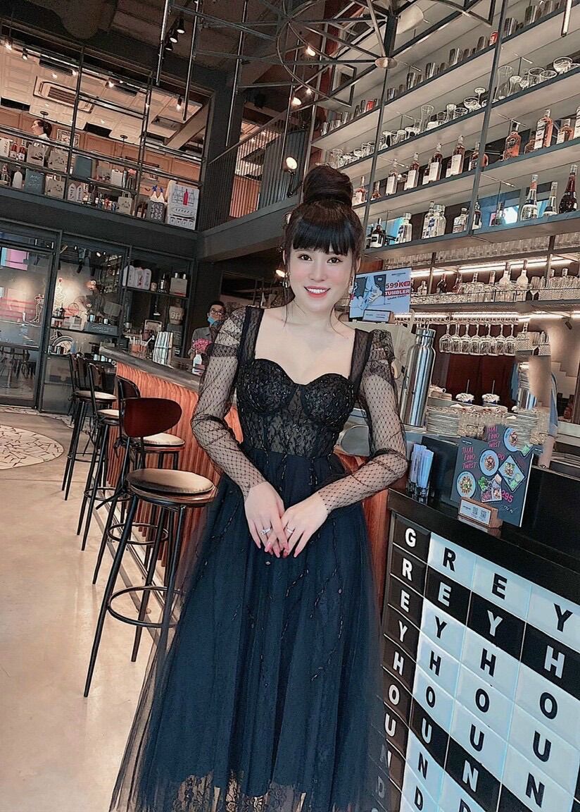 ĐẦM XOÈ REN MI TAY DÀI ĐÍNH ĐÁ
