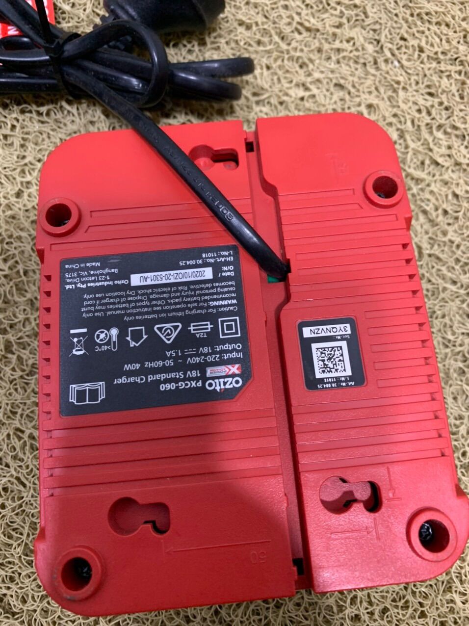 Sạc Pin ozito 18v