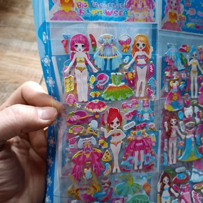 Tập dán nổi sticker thay váy công chúa