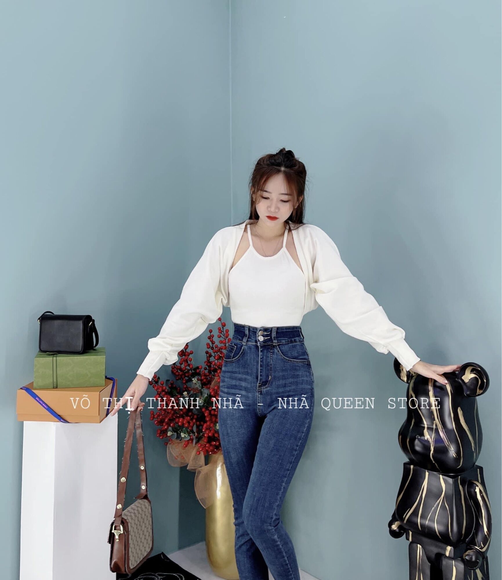 Jeans dài 2 nút lưng cao + set 2 món yếm khoác cánh dơi