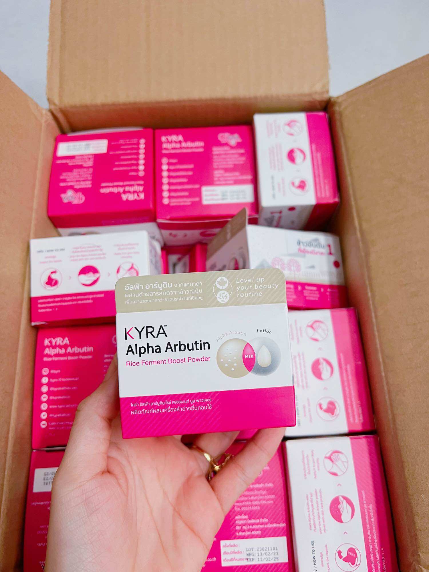Lẻ 1 cốc bột kích trắng kyra alpha arbutin thái lan