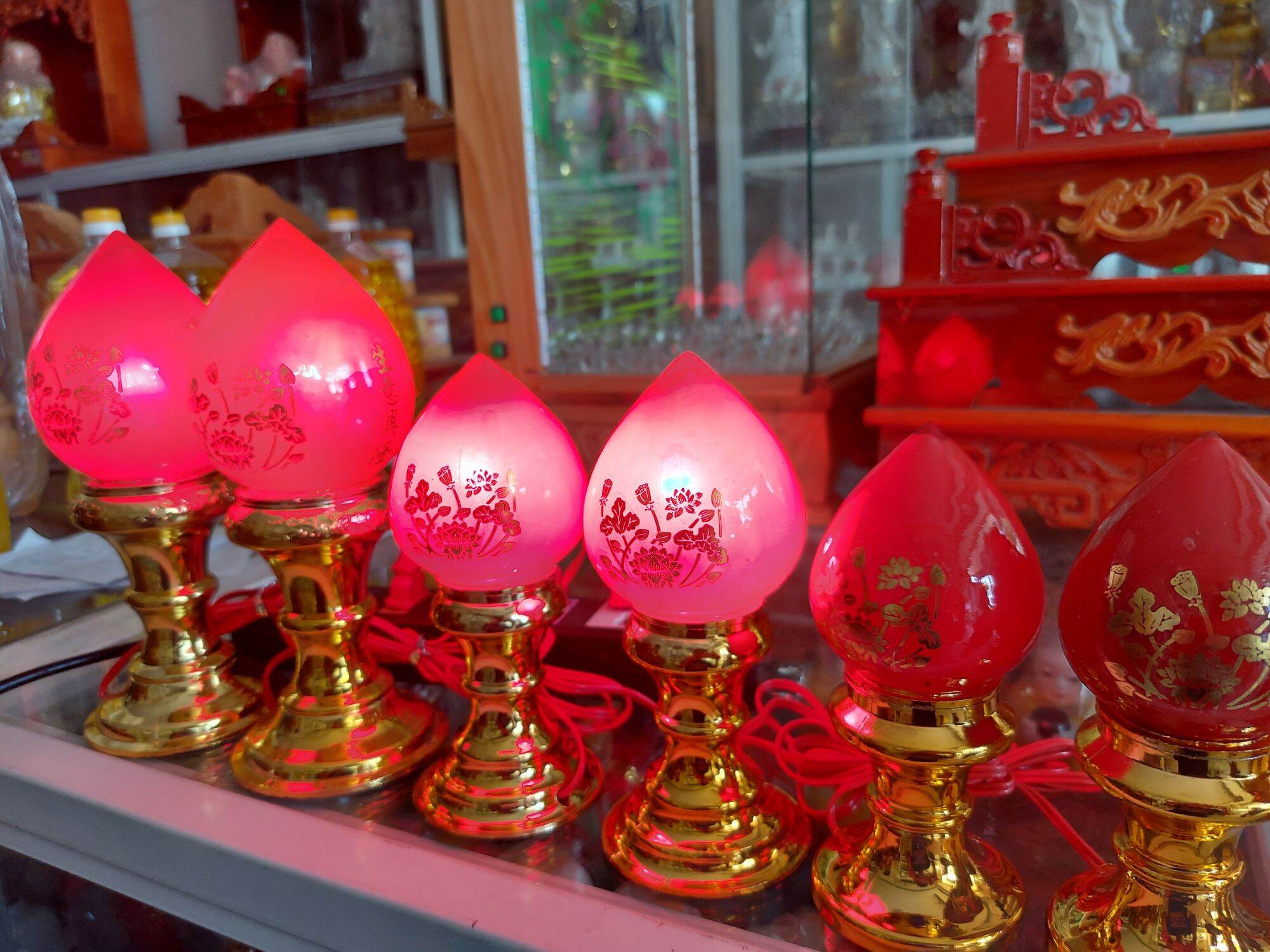Đèn Quả Đào Thờ
