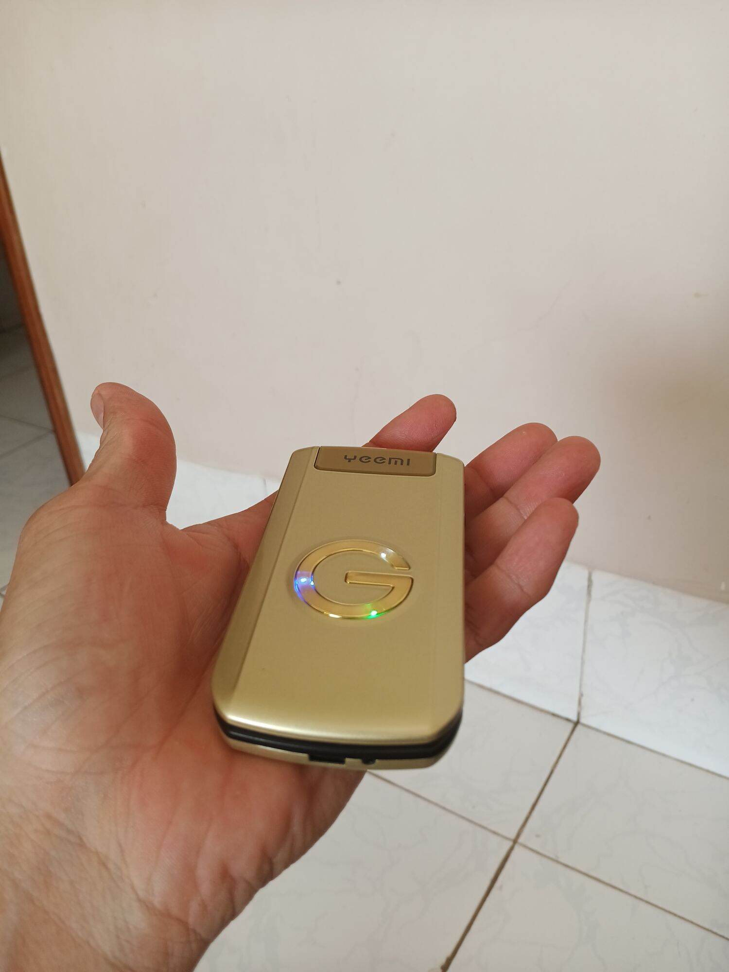 Điện thoại YEEMI G9000 vỏ kim loại cao cấp bật nắp 2 sim Bluetooth radio fullbox