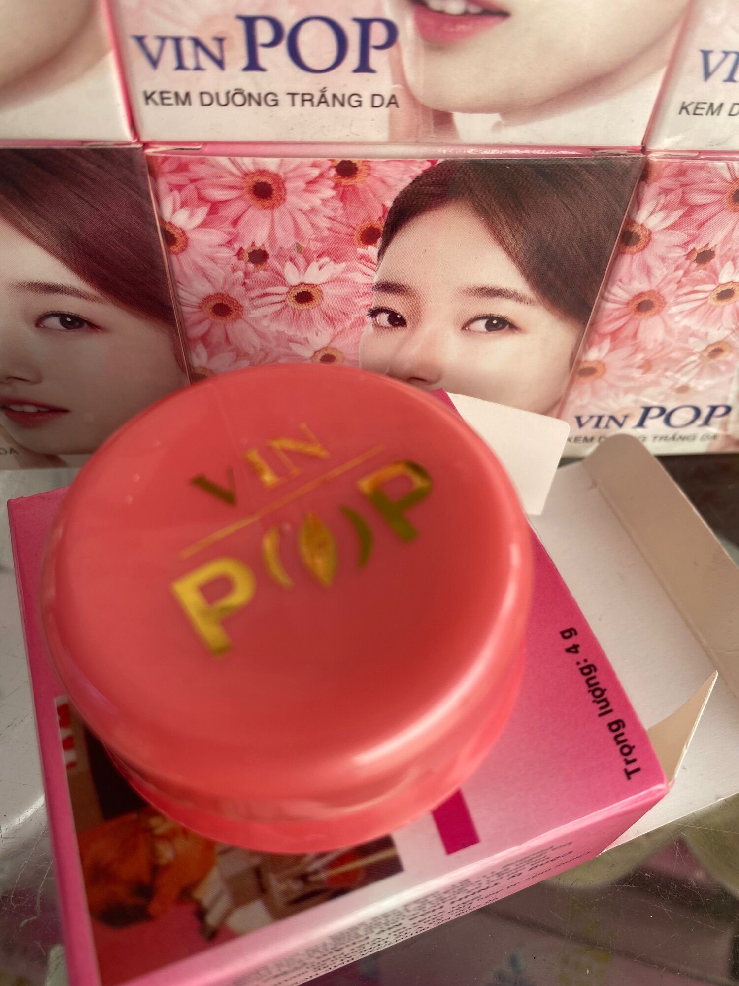Kem dữơng trắng da pop thái lan