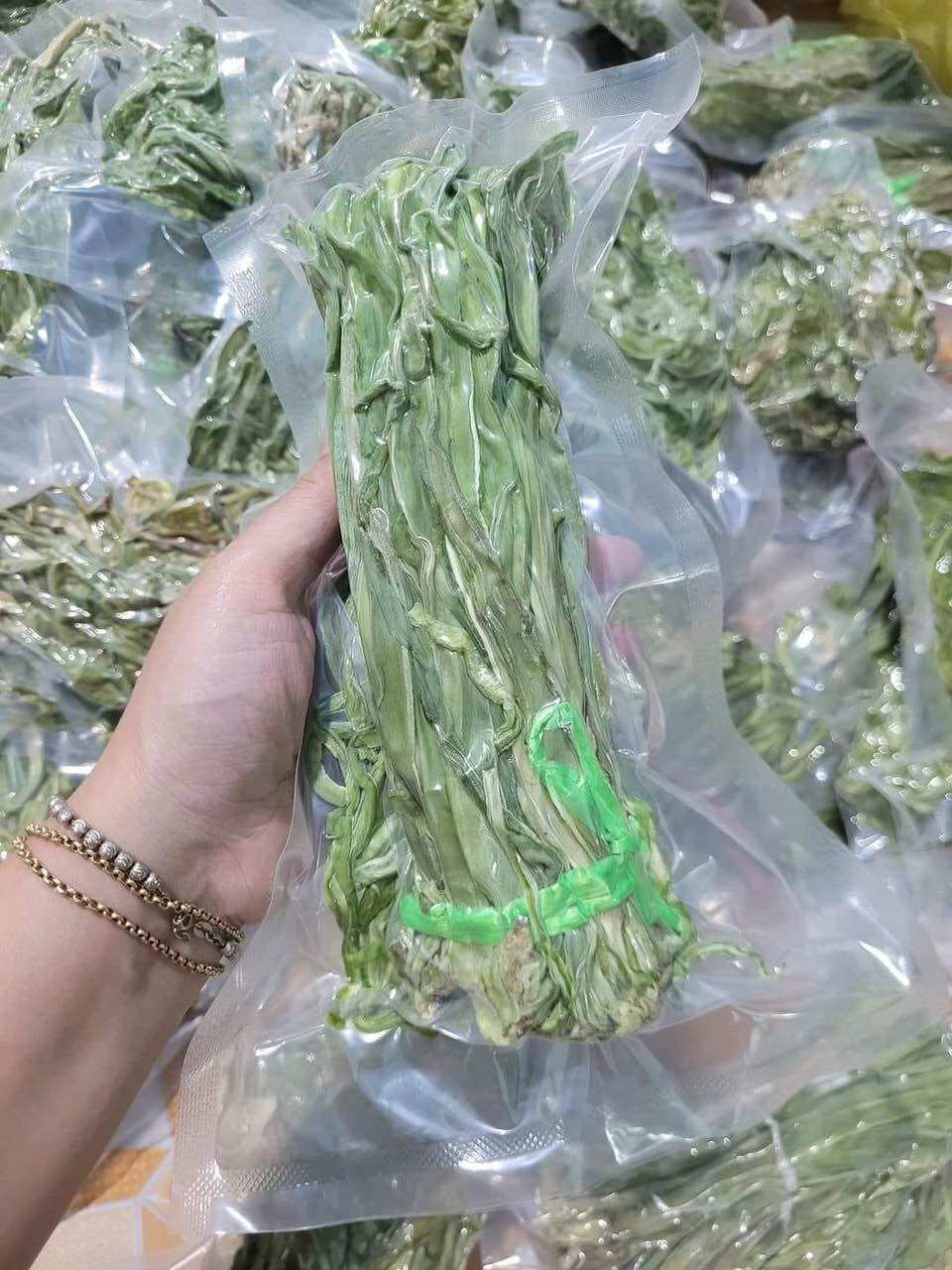 Rau tiến vua. 90k/200gr.