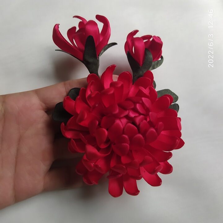 Hoa cúc chùm cài áo handmade Canto màu đỏ