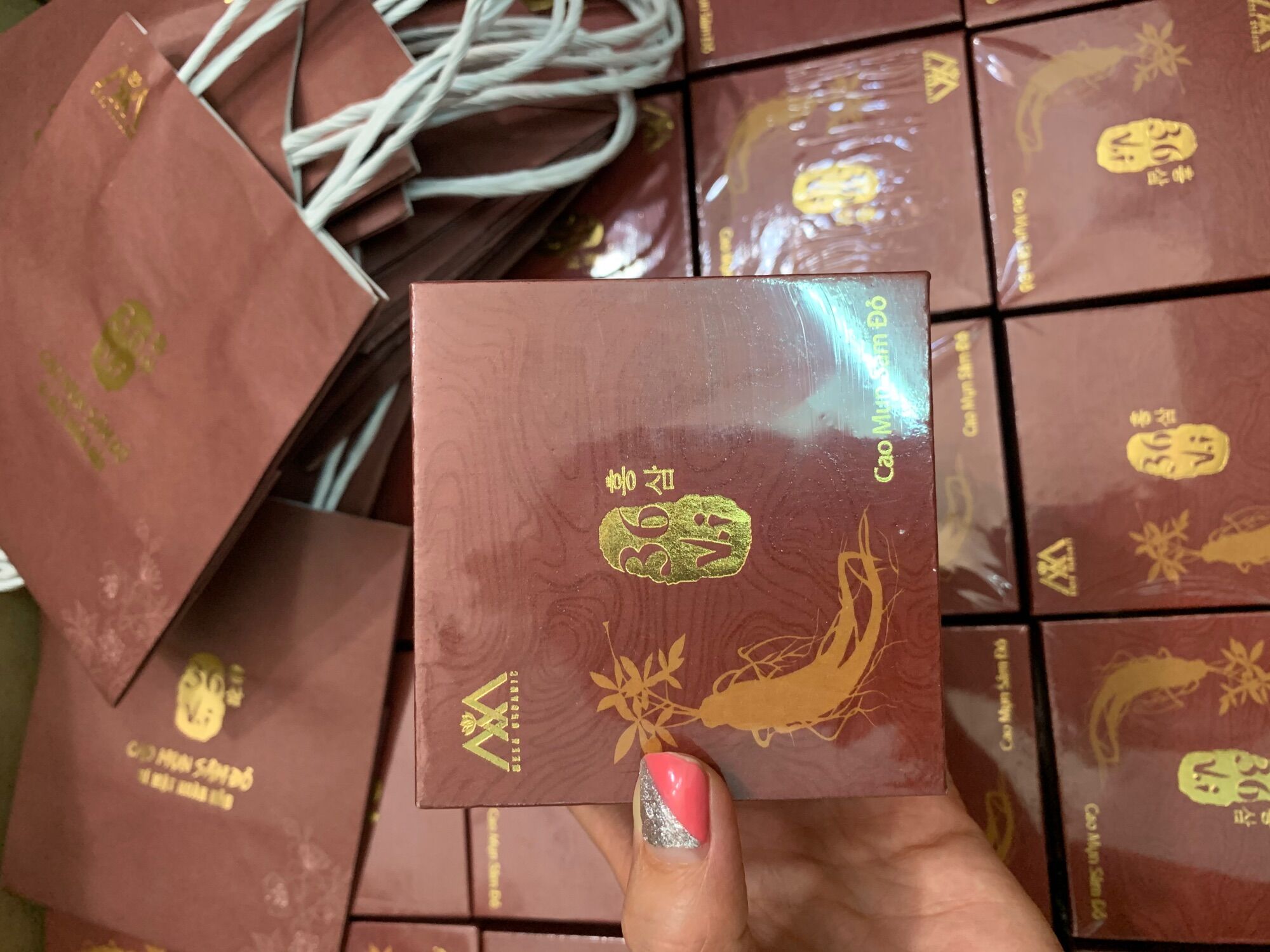 Cao mụn sâm đỏ 36 vị hủ to 15gram