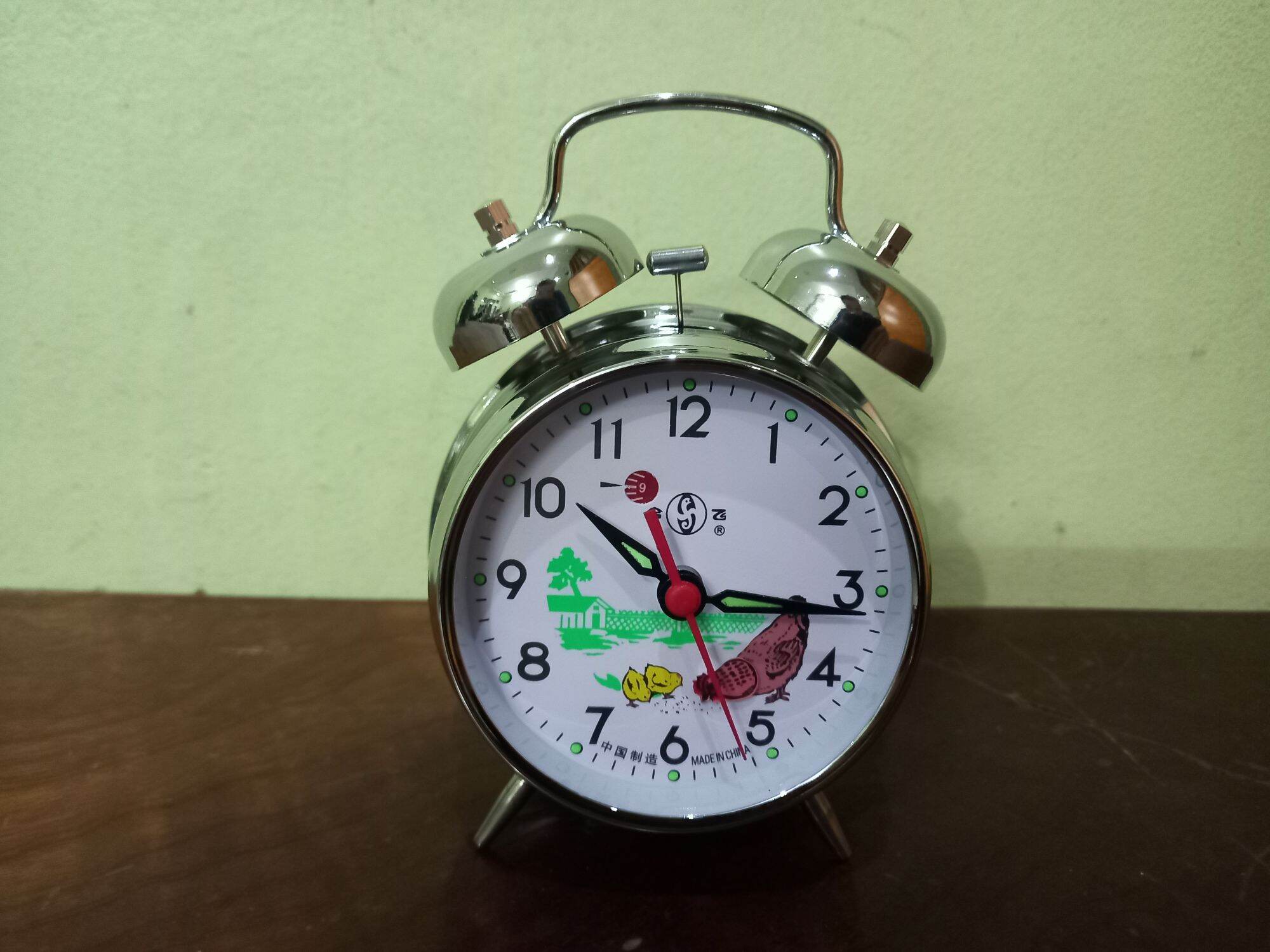 Đồng hồ con gà mổ thóc, chất liệu sắt